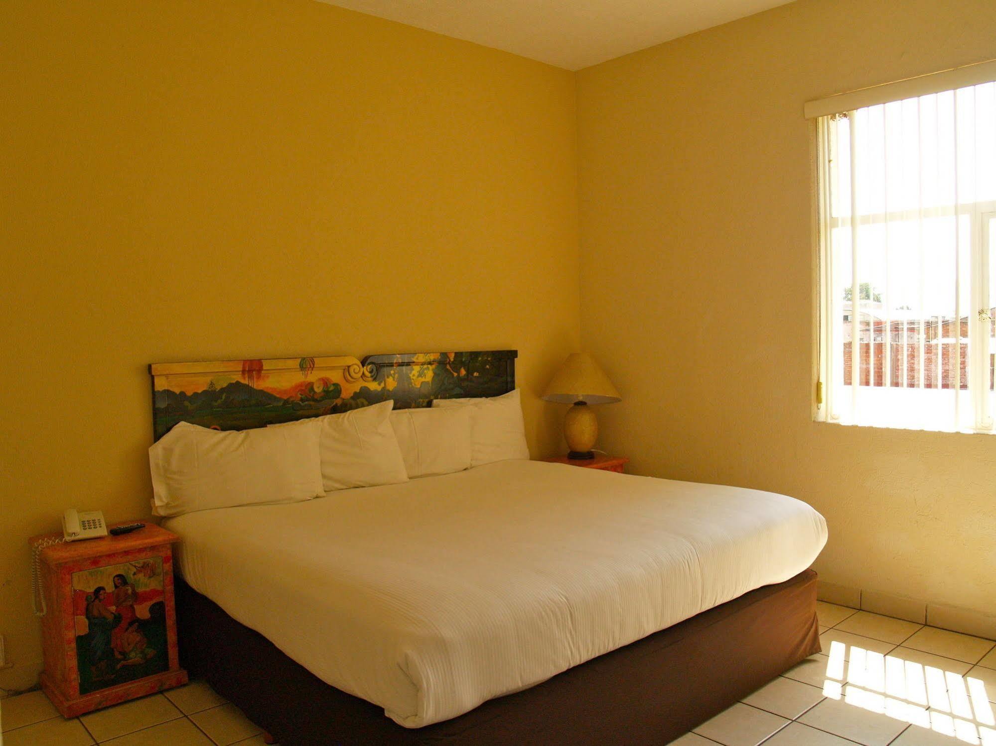 Hotel & Suites Galeria Morelia Eksteriør billede